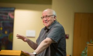 Richard-Mouw-teaching-Christian-ethics-course-at-Fuller-theological-Seminary