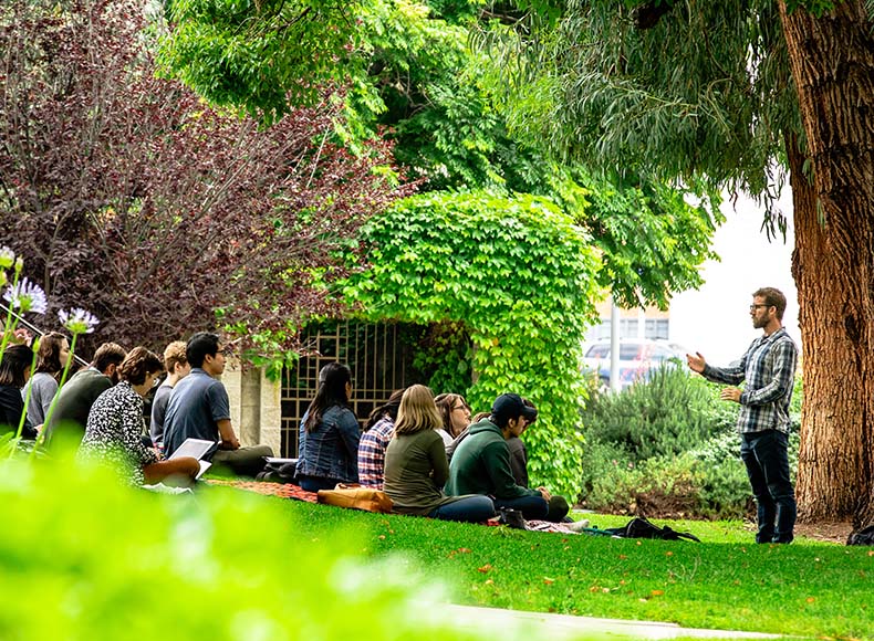 Alumni_Giving_790x580 Tommy Givens teaching outside
