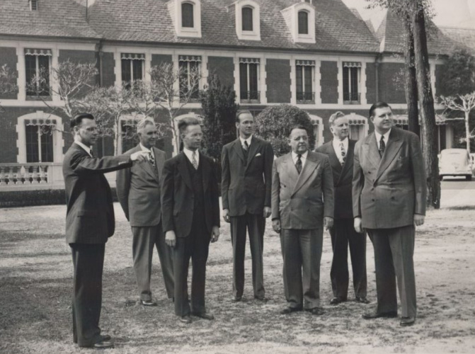 History_671x500 Founders